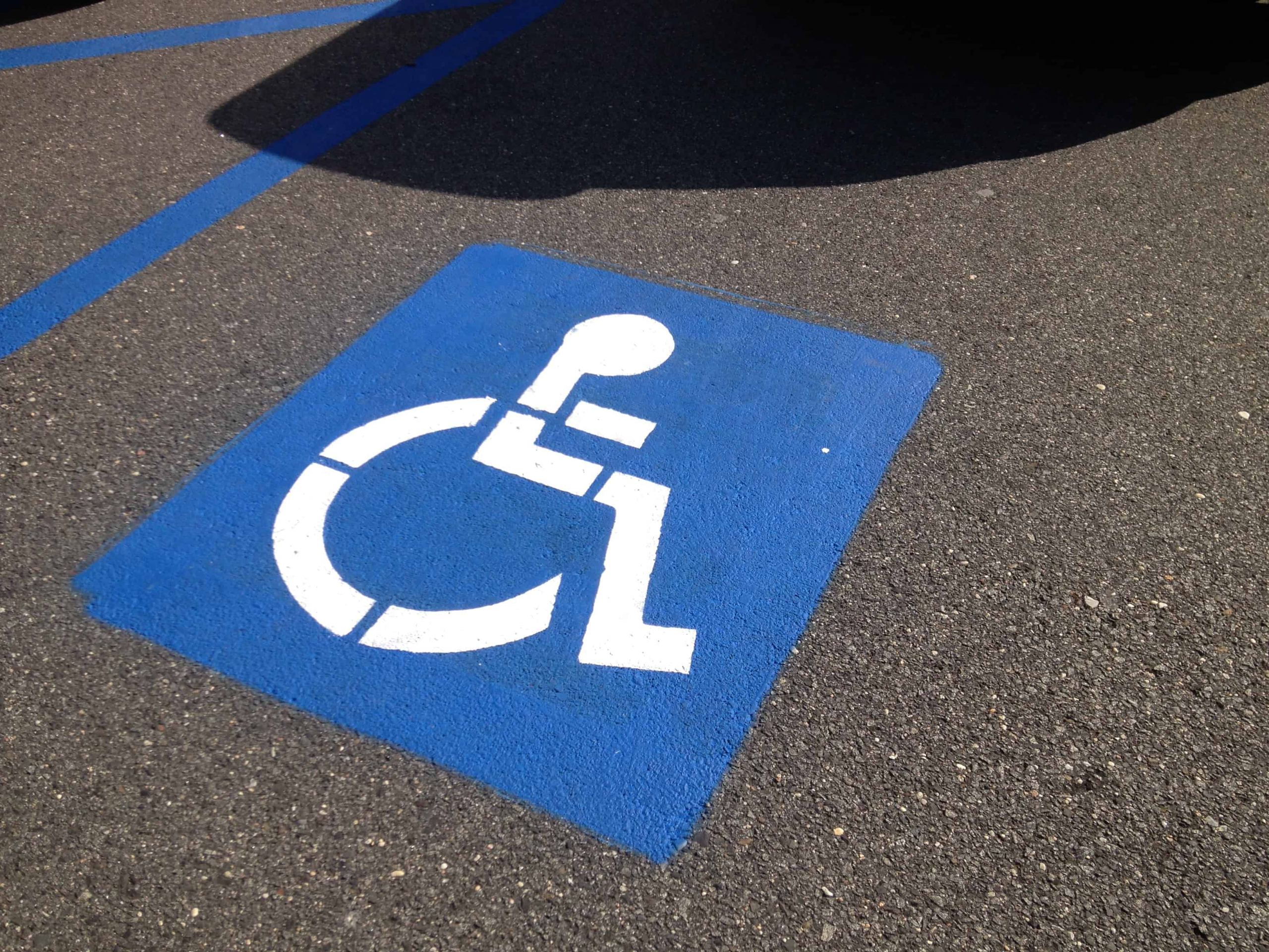 Accessible parking sign. SmartSign/CC Flickr