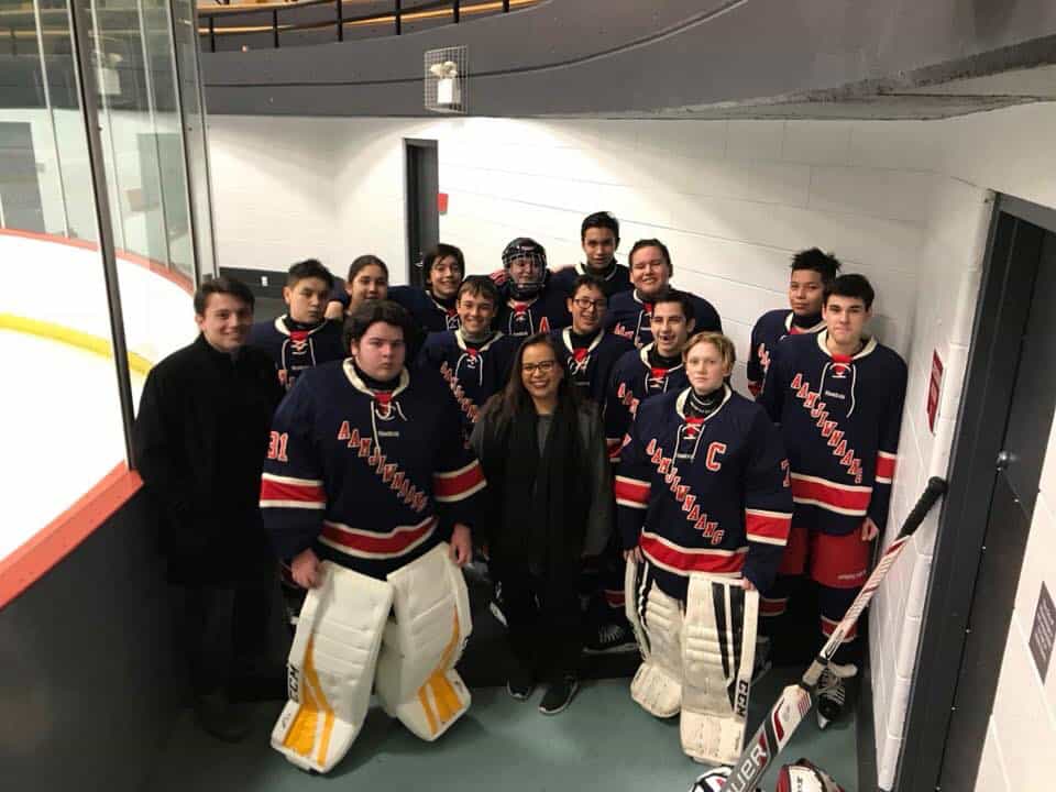 Sarnia’s Aamjiwnaang Jr. Hitmen hockey team with members of ISSU’s executive. PHOTO COURTESY OF INDIGENOUS STUDIES STUDENTS’ UNION