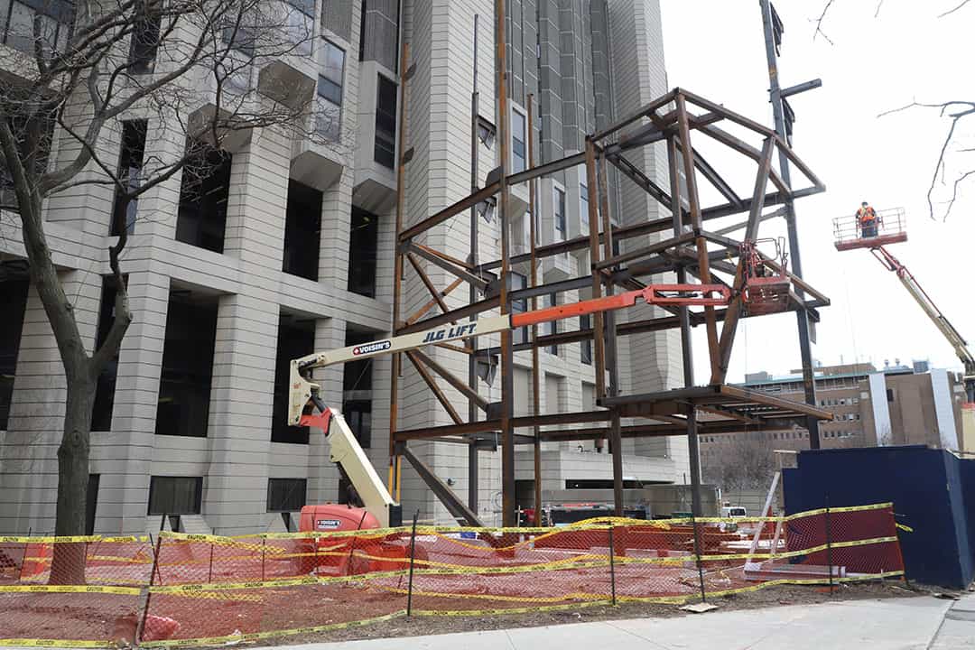 A steel structure on the northwest side of Robarts Library. MICHAEL PHOON/THE VARSITY