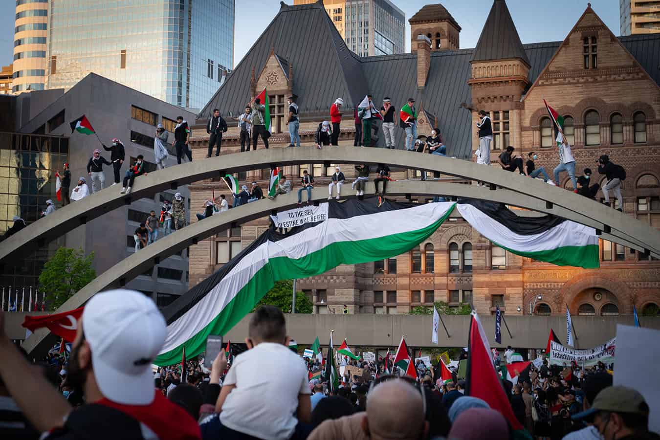 A pro-Palestine protest at Nathan Phillips Square in Toronto. SAMANTHA HAMILTON/THE VARSITY